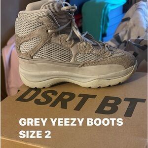 Worn 3 times. Can be cleaned